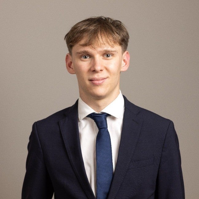 Enzo Auer Headshot 